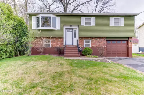 10 Florida Ave, Rensselaer, NY 12144