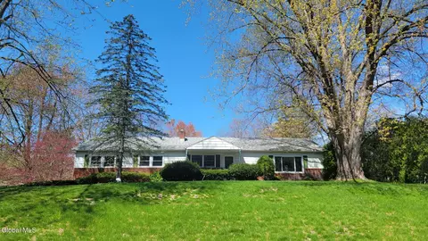 34 Valencia Ln, Clifton Park, NY 12065