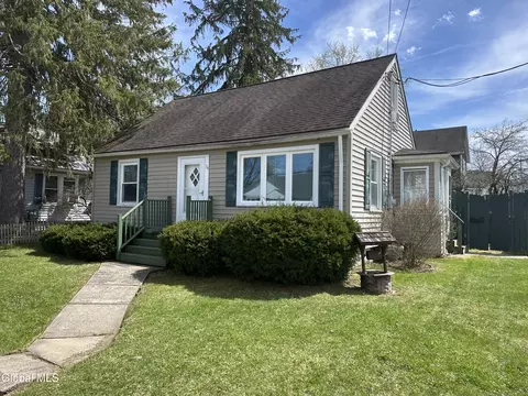 34 Franklin St, Gloversville, NY 12078