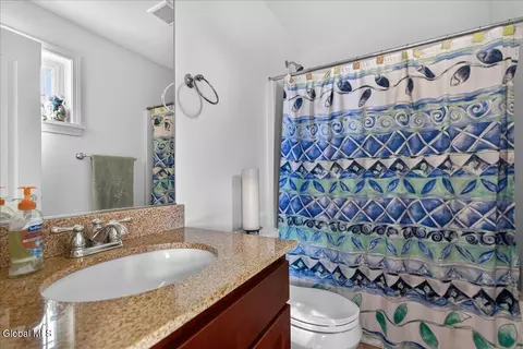 Bath - 1019 Gideon Trce, Schenectady, NY 12302 photo 5 of 5
