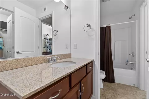 Bath - 1019 Gideon Trce, Schenectady, NY 12302 photo 4 of 5