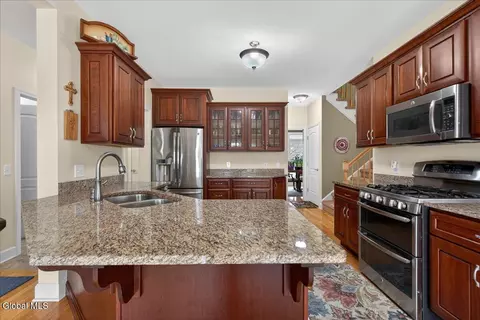 Kitchen - 1019 Gideon Trce, Schenectady, NY 12302 photo 5 of 6