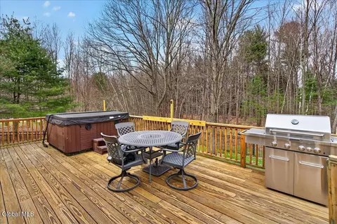Exterior - 1019 Gideon Trce, Schenectady, NY 12302 photo 6 of 11