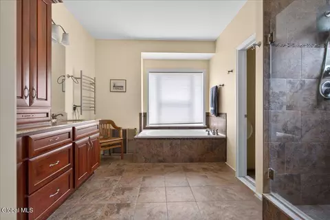 Bath - 1019 Gideon Trce, Schenectady, NY 12302 photo 3 of 5