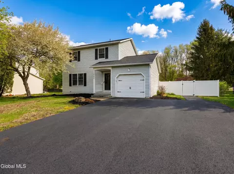1046 Laural Ln, Malta, NY 12020