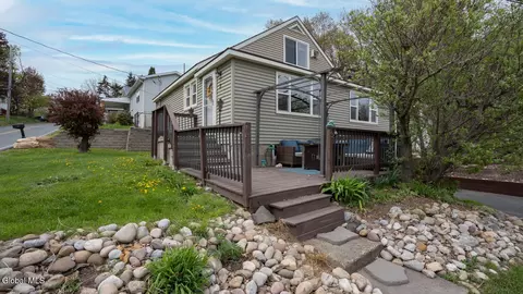 3 Lakeshore Dr, Wynantskill, NY 12198