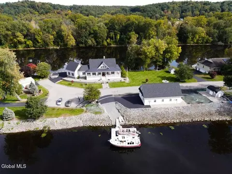 17 Schuyler Island Dr, Schuylerville, NY 12871