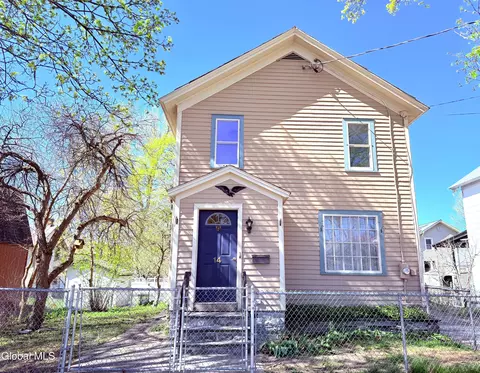 14 Davis St, Glens Falls, NY 12801