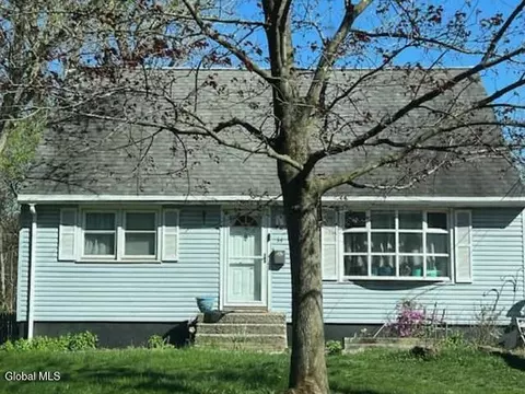 34 New Turnpike Rd, Troy, NY 12182