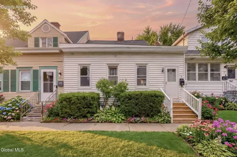 21 Moore St, Albany, NY 12202