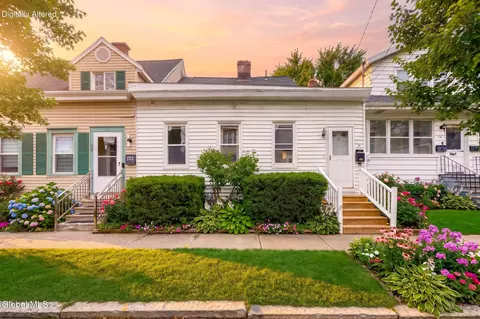 21 Moore St, Albany, NY 12202