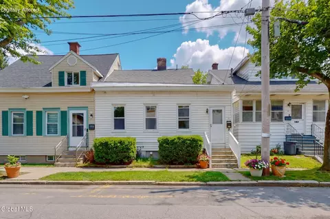 21 Moore St, Albany, NY 12202