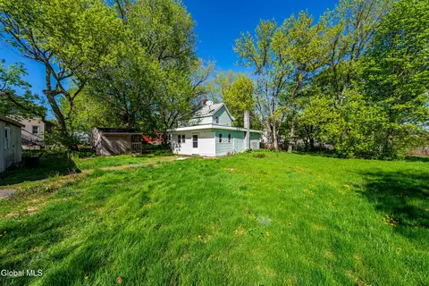 7 Clearwater St, Ravena, NY 12143