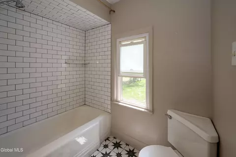 Bath - 84 Pashley Rd, Glenville, NY 12302 photo 2 of 3