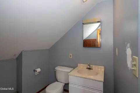 Bath - 84 Pashley Rd, Glenville, NY 12302 photo 3 of 3