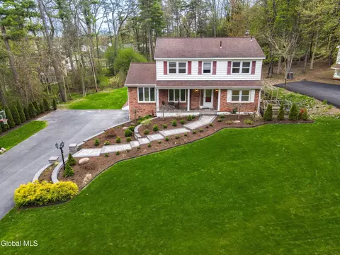 2292 Pinehaven Dr, Niskayuna, NY 12309