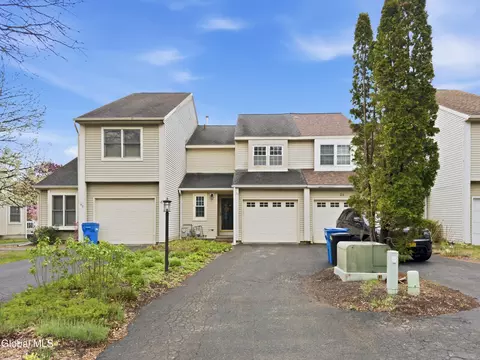 39 Wilan Ln, Albany, NY 12203