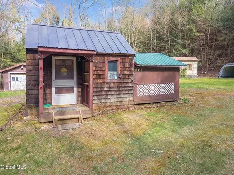 2284 Pumpkin Hollow Rd, Oneonta, NY 13820