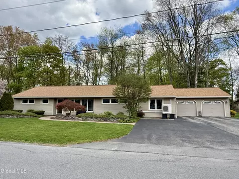 4 Linden Dr, Hudson Falls, NY 12839