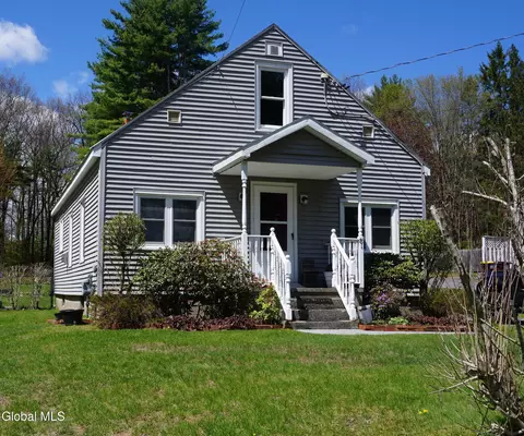 81 Rowland St, Ballston Spa, NY 12020