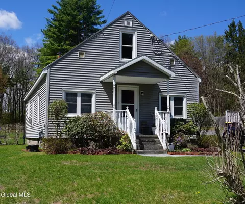 81 Rowland St, Ballston Spa, NY 12020