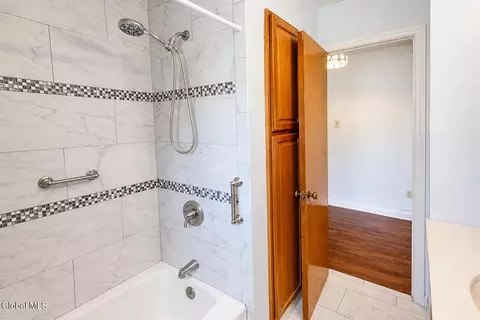 Bath - 3270 Mcdonald Ave, Schenectady, NY 12304 photo 1 of 2