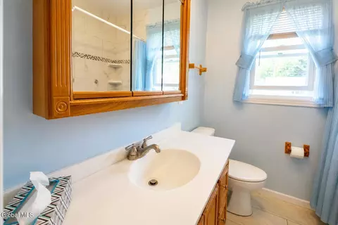Bath - 3270 Mcdonald Ave, Schenectady, NY 12304 photo 2 of 2