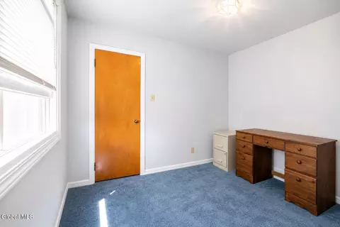 Bedroom - 3270 Mcdonald Ave, Schenectady, NY 12304 photo 2 of 4