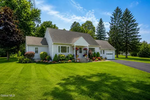 14 Lansing St, Hagaman, NY 12086