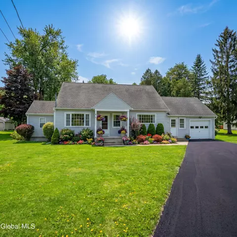 14 Lansing St, Hagaman, NY 12086
