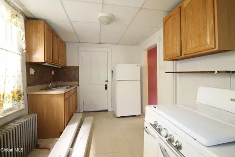 Kitchen - 10 Daggett Ter, Schenectady, NY 12307 photo 2 of 2