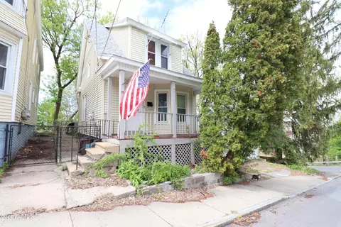 10 Daggett Ter, Schenectady, NY 12307
