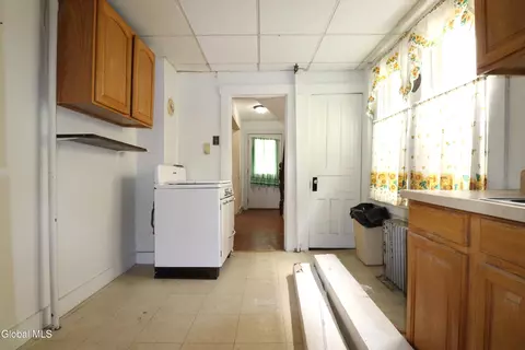 Entry Way - 10 Daggett Ter, Schenectady, NY 12307 photo 1 of 1