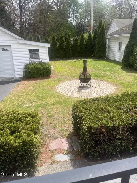 Exterior - 824 Dean St, Schenectady, NY 12309 photo 3 of 5