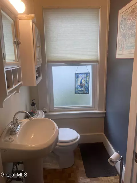 Bath - 824 Dean St, Schenectady, NY 12309 photo 1 of 2