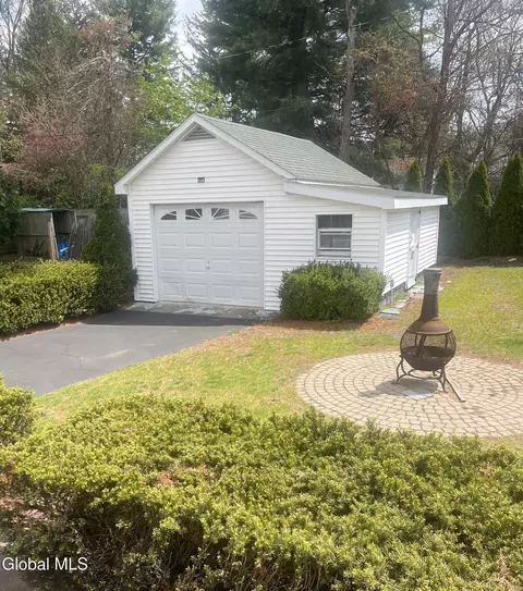 Exterior - 824 Dean St, Schenectady, NY 12309 photo 4 of 5