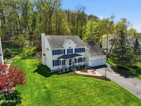 29 Dutch Meadows Dr, Cohoes, NY 12047