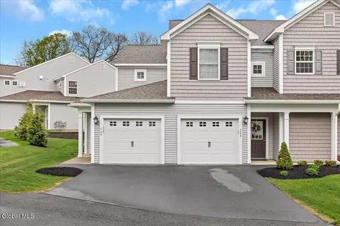 704 Grayson Pl, Glenville, NY 12302