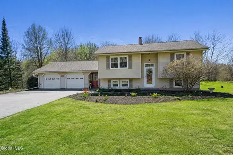 354 Bogden Rd, Broadalbin, NY 12025