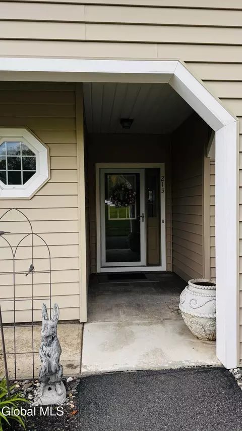 213 Hampton Pl Blvd #213, Troy, NY 12180