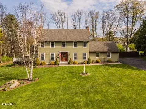 15 Cobblestone Dr, Queensbury, NY 12804