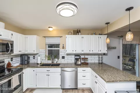Kitchen - 39 Woodthrush Ct, Ballston Spa, NY 12020 photo 2 of 3