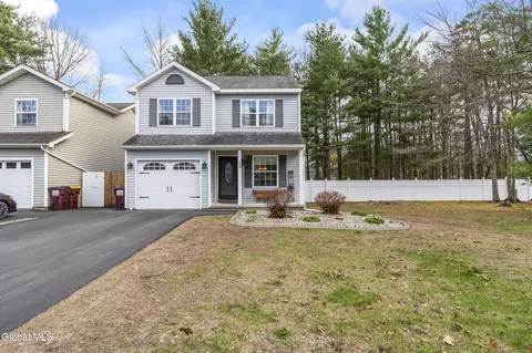 39 Woodthrush Ct, Ballston Spa, NY 12020