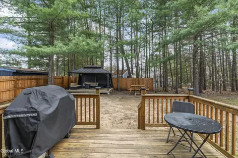 Exterior - 39 Woodthrush Ct, Ballston Spa, NY 12020 photo 9 of 12