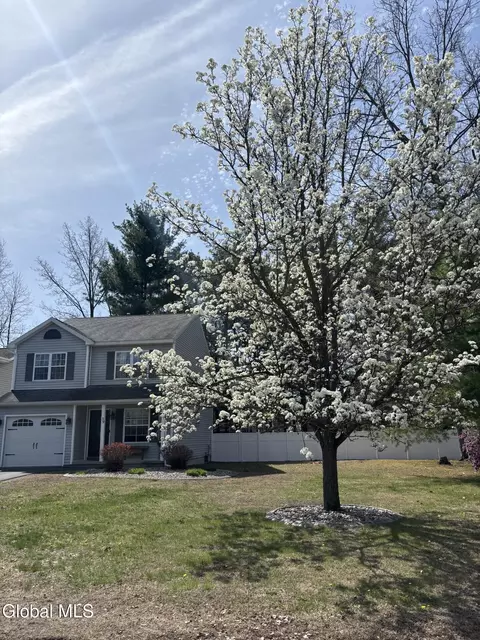 Exterior - 39 Woodthrush Ct, Ballston Spa, NY 12020 photo 5 of 12