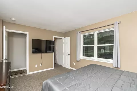 Bedroom - 39 Woodthrush Ct, Ballston Spa, NY 12020 photo 4 of 8