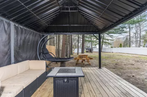 Exterior - 39 Woodthrush Ct, Ballston Spa, NY 12020 photo 7 of 12