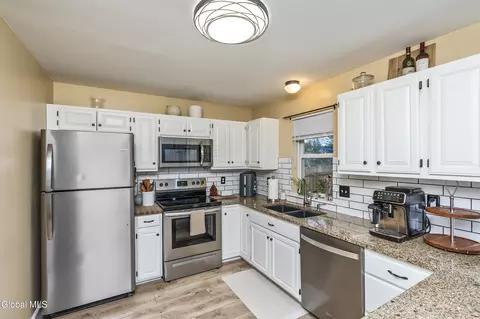 Kitchen - 39 Woodthrush Ct, Ballston Spa, NY 12020 photo 1 of 3