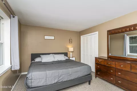 Bedroom - 39 Woodthrush Ct, Ballston Spa, NY 12020 photo 3 of 8
