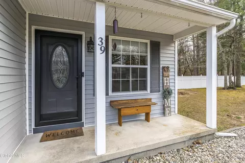 Exterior - 39 Woodthrush Ct, Ballston Spa, NY 12020 photo 2 of 12